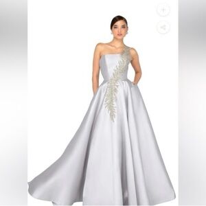 Terani, Size10, fits size 8